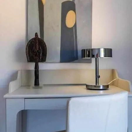 Apartment Downtown Art Flat